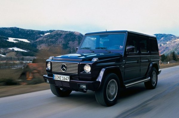 Но защо е толкова популярен? Защото е скъп и също предизвиква страх сред другите. Особено ефектно ще бъде, ако сложите табелата с името AMG на най-закърнялата версия: вдъхва респект, а поддръжката пак ще бъде значително по-евтина.

Очевидно първоначално високата цена на W463 е оправдана: Mercedes не трябва да е евтин. Но е много трудно да се открият причините да обичаме тези противоречиви SUV-ове. Защото няма такива. Но той успява да предизвика въздишки. Може би, защото се приема за нещо абстрактно, което няма практическа основа. В това отношение той напомня Hummer H1 - още по-глупаво желязно творение за любителите на тежкия лукс.
